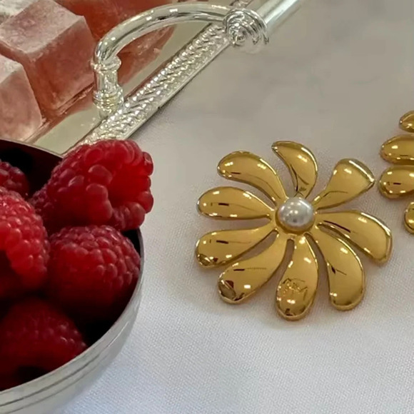 Anthropologie Flower Pearl 18K Gold Stainless Steel Waterproof Earrings - Picture 4 of 9